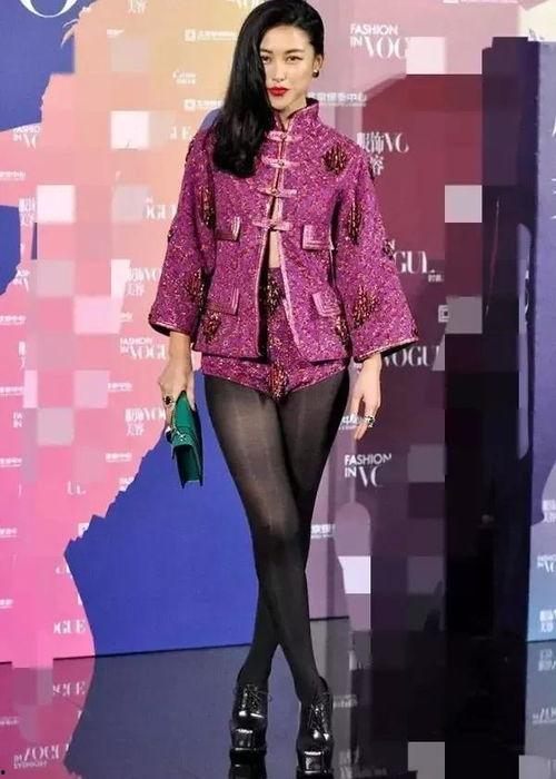 娱乐新闻播报视频 明星黑丝袜穿搭,明星们的时尚黑丝袜穿搭大揭秘